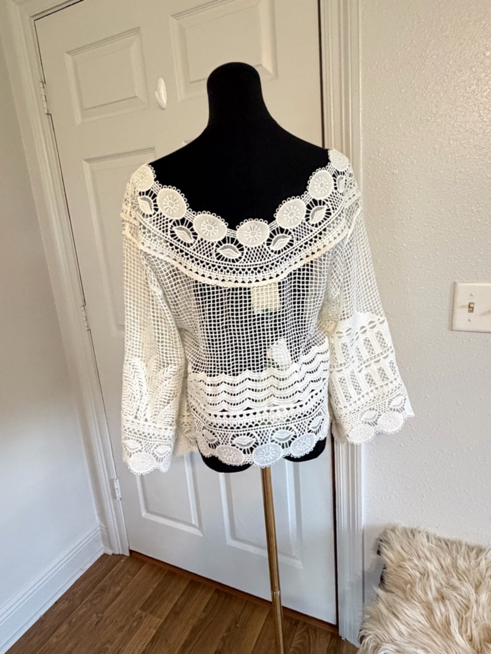 Farm Rio Lace Crochet Poncho Top White Boho Coastal Cover Up NWT Size L - Picture 4 of 9